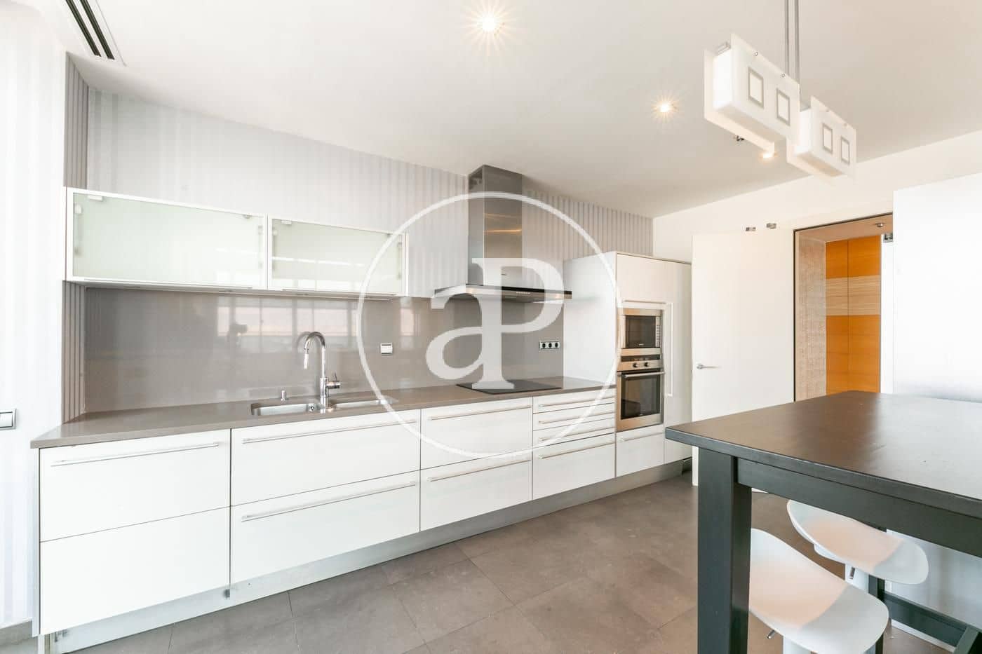 4 slaapkamer Appartement te huur in Barcelona stad met zwembad - € 7.835 (Ref: 9714923)