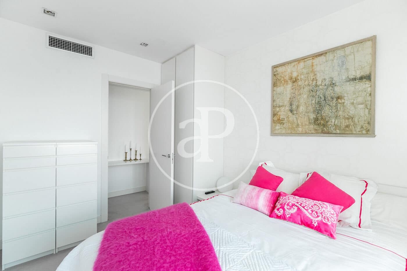 4 soveværelse Penthouse til leje i Barcelona by med swimmingpool - € 7.835 (Ref: 9714924)