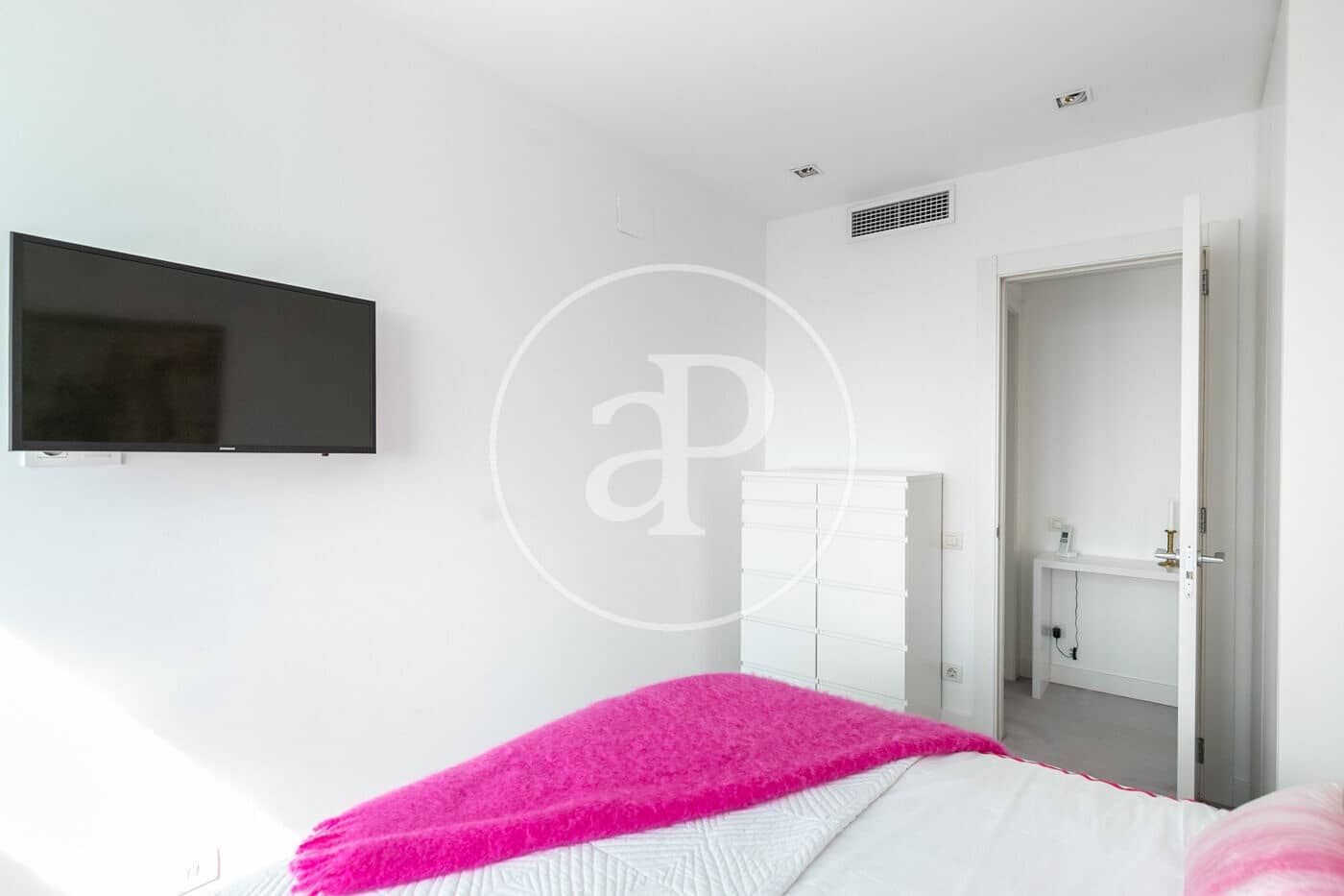 4 soveværelse Penthouse til leje i Barcelona by med swimmingpool - € 7.835 (Ref: 9714924)