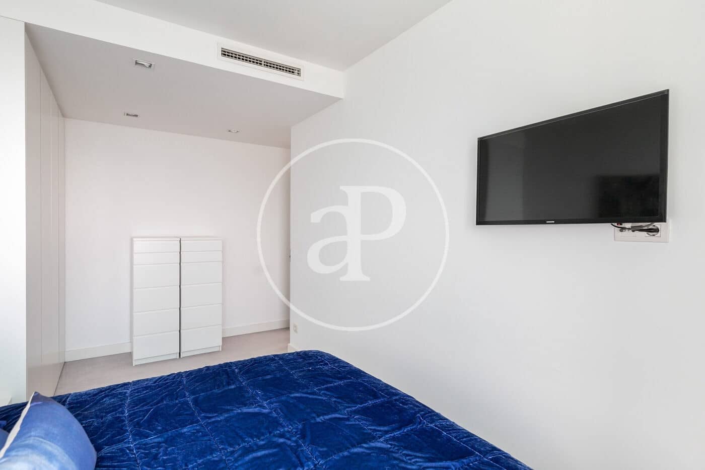 4 soveværelse Penthouse til leje i Barcelona by med swimmingpool - € 7.835 (Ref: 9714924)