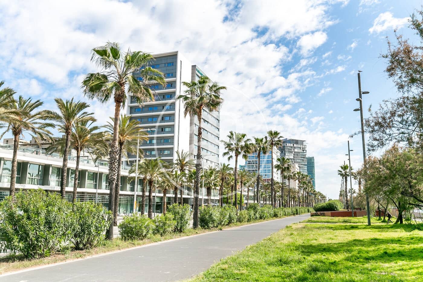 4 soveværelse Penthouse til leje i Barcelona by med swimmingpool - € 7.835 (Ref: 9714924)