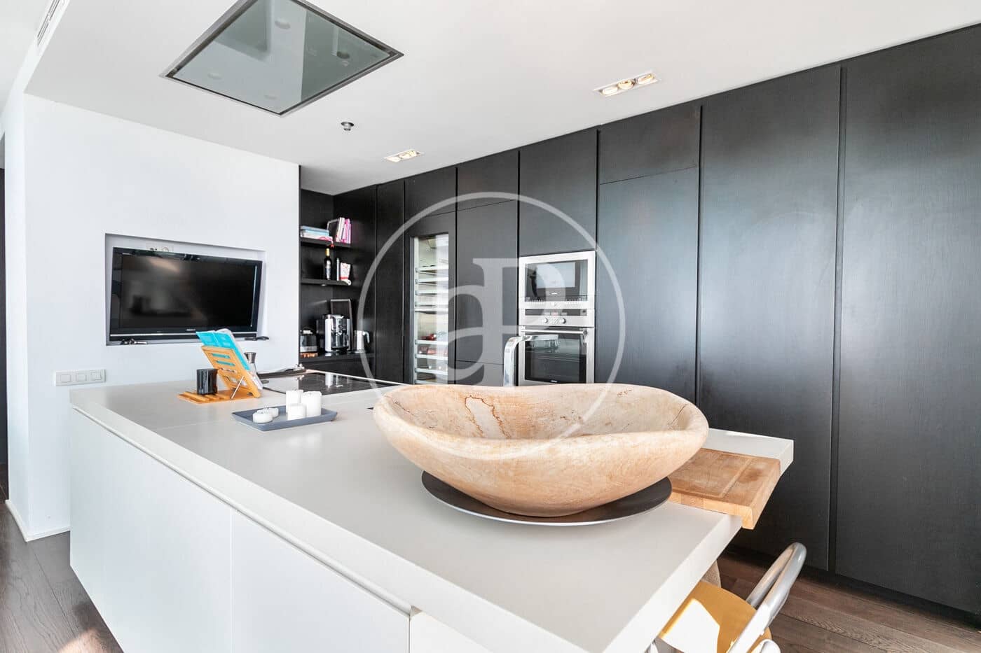 4 soveværelse Penthouse til leje i Barcelona by med swimmingpool - € 7.835 (Ref: 9714924)