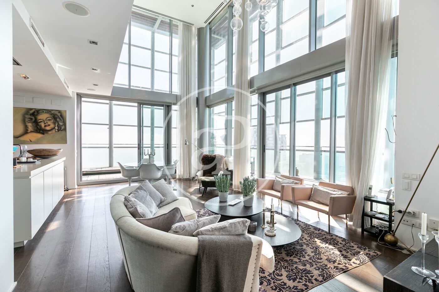 4 soveværelse Penthouse til leje i Barcelona by med swimmingpool - € 7.835 (Ref: 9714924)