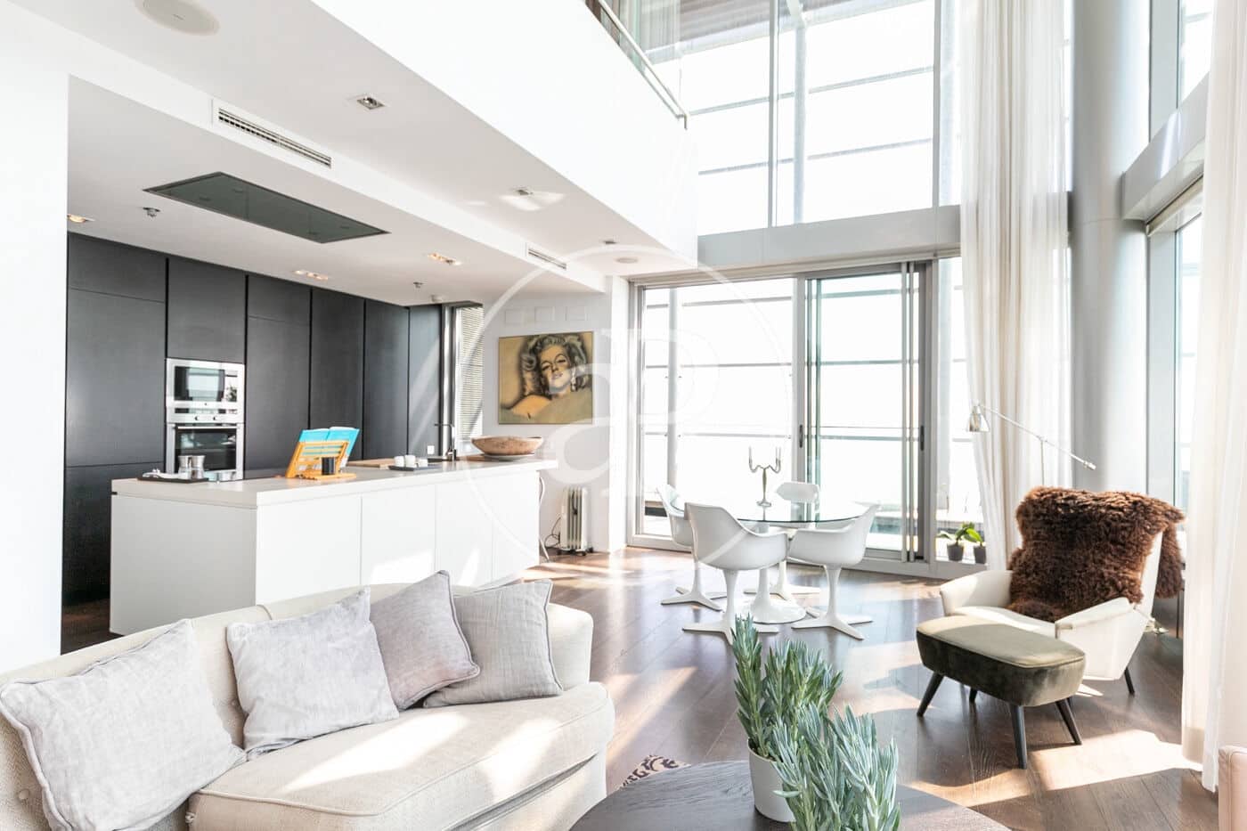 4 soveværelse Penthouse til leje i Barcelona by med swimmingpool - € 7.835 (Ref: 9714924)