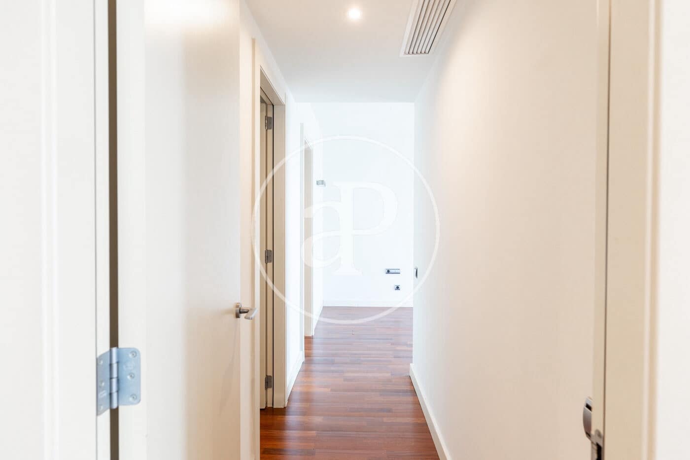 3 slaapkamer Appartement te huur in Barcelona stad met zwembad - € 4.382 (Ref: 9714925)