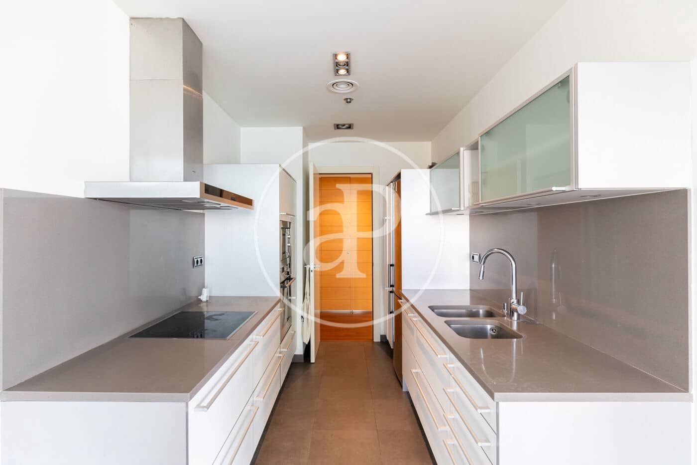 3 slaapkamer Appartement te huur in Barcelona stad met zwembad - € 4.382 (Ref: 9714925)