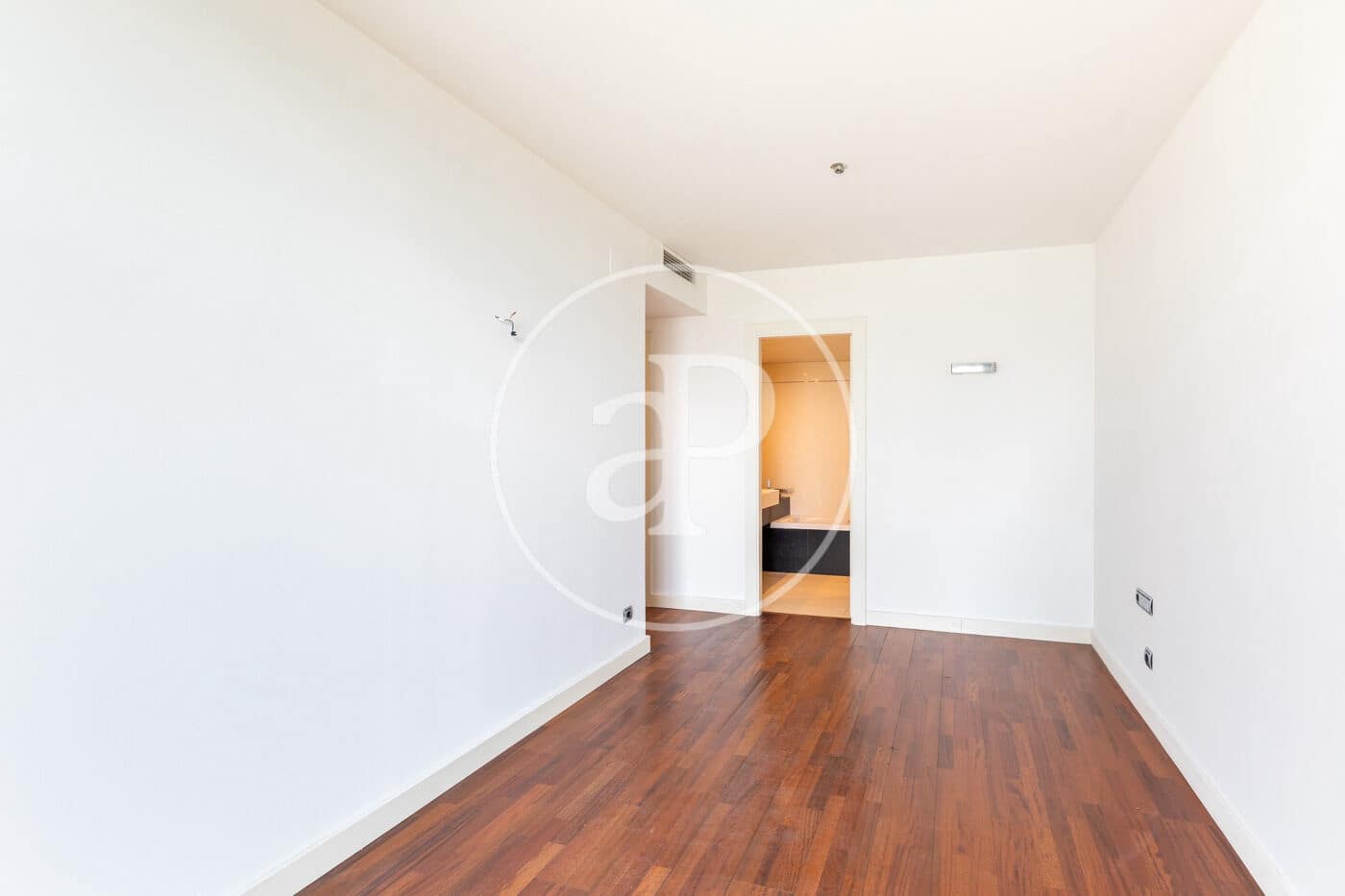 3 slaapkamer Appartement te huur in Barcelona stad met zwembad - € 4.382 (Ref: 9714925)
