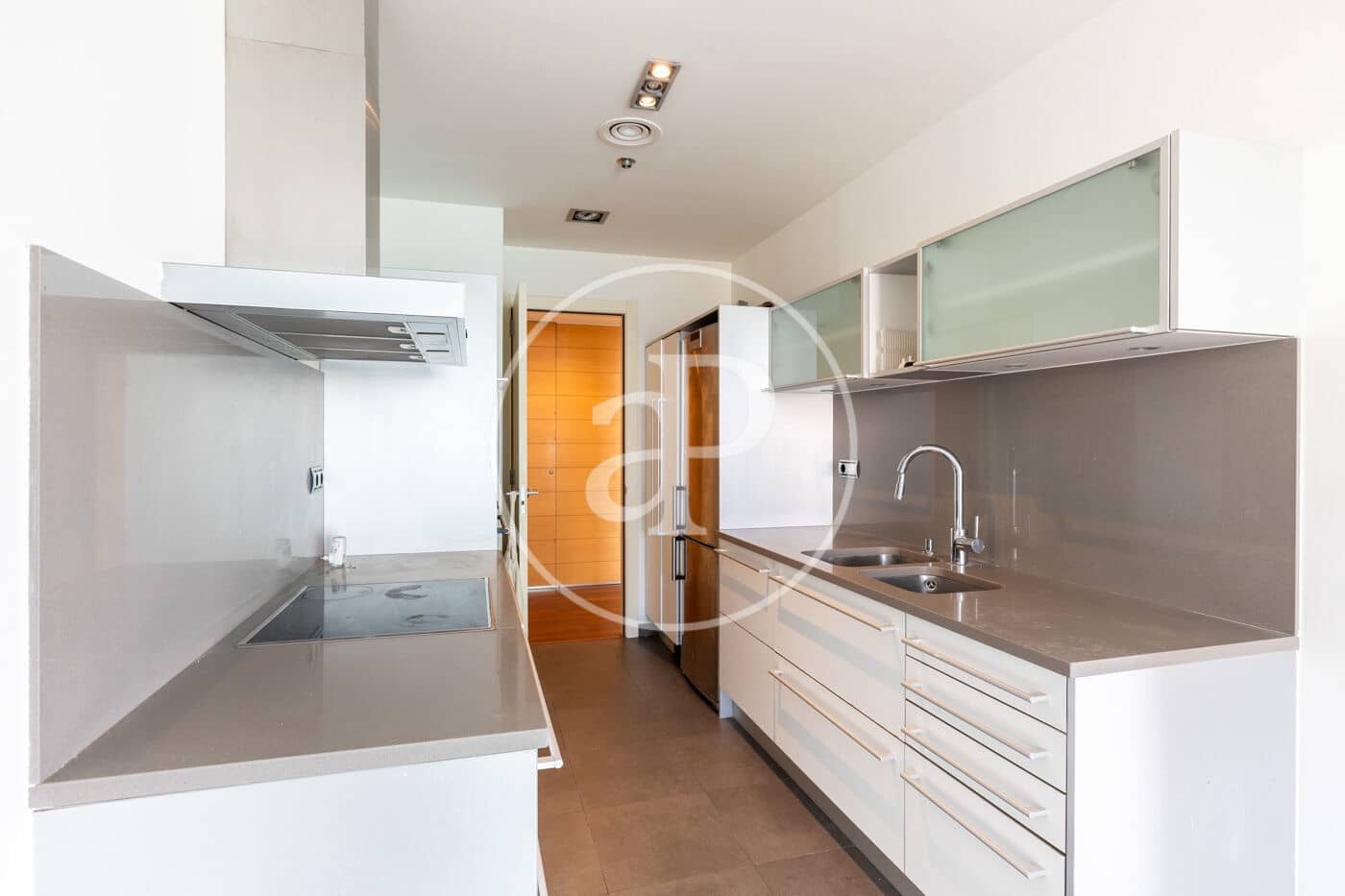 3 slaapkamer Appartement te huur in Barcelona stad met zwembad - € 4.382 (Ref: 9714925)