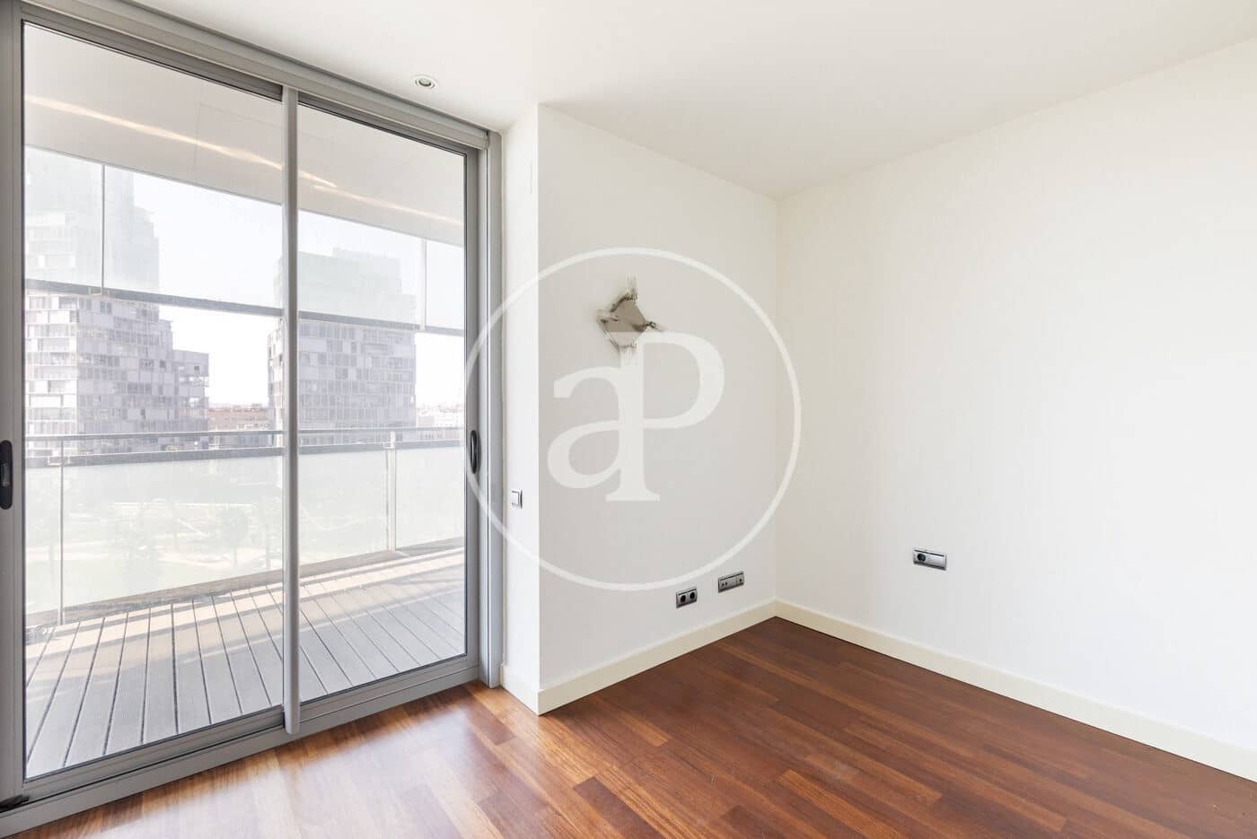 3 slaapkamer Appartement te huur in Barcelona stad met zwembad - € 4.382 (Ref: 9714925)