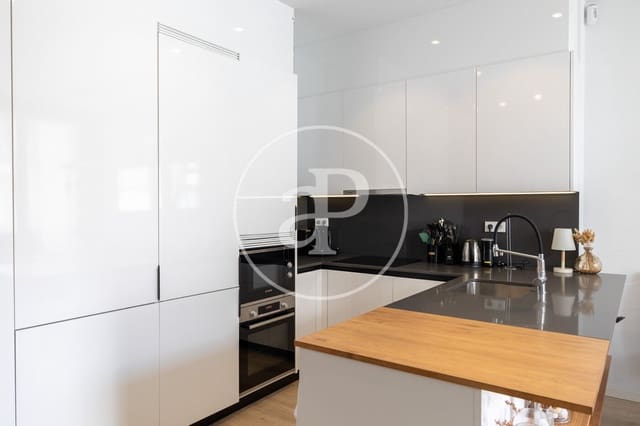1 slaapkamer Appartement te koop in El Poblenou, Barcelona stad met zwembad - € 590.000 (Ref: 9719906)