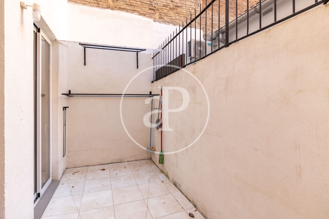 2 bedroom Apartment for sale in Barcelona city - € 350,000 (Ref: 9719907)