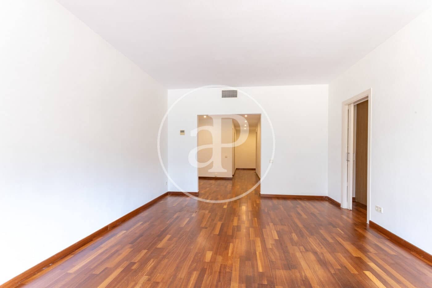 Appartement de 3 chambres à louer à Barcelone ville - 2 100 € (Ref: 9719908)