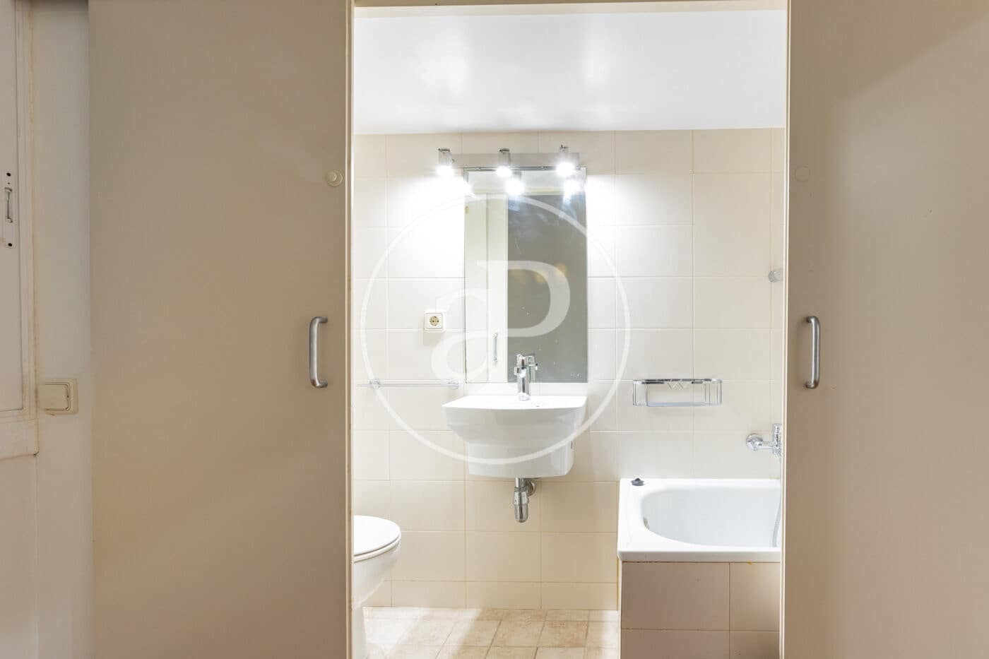 Appartement de 3 chambres à louer à Barcelone ville - 2 100 € (Ref: 9719908)