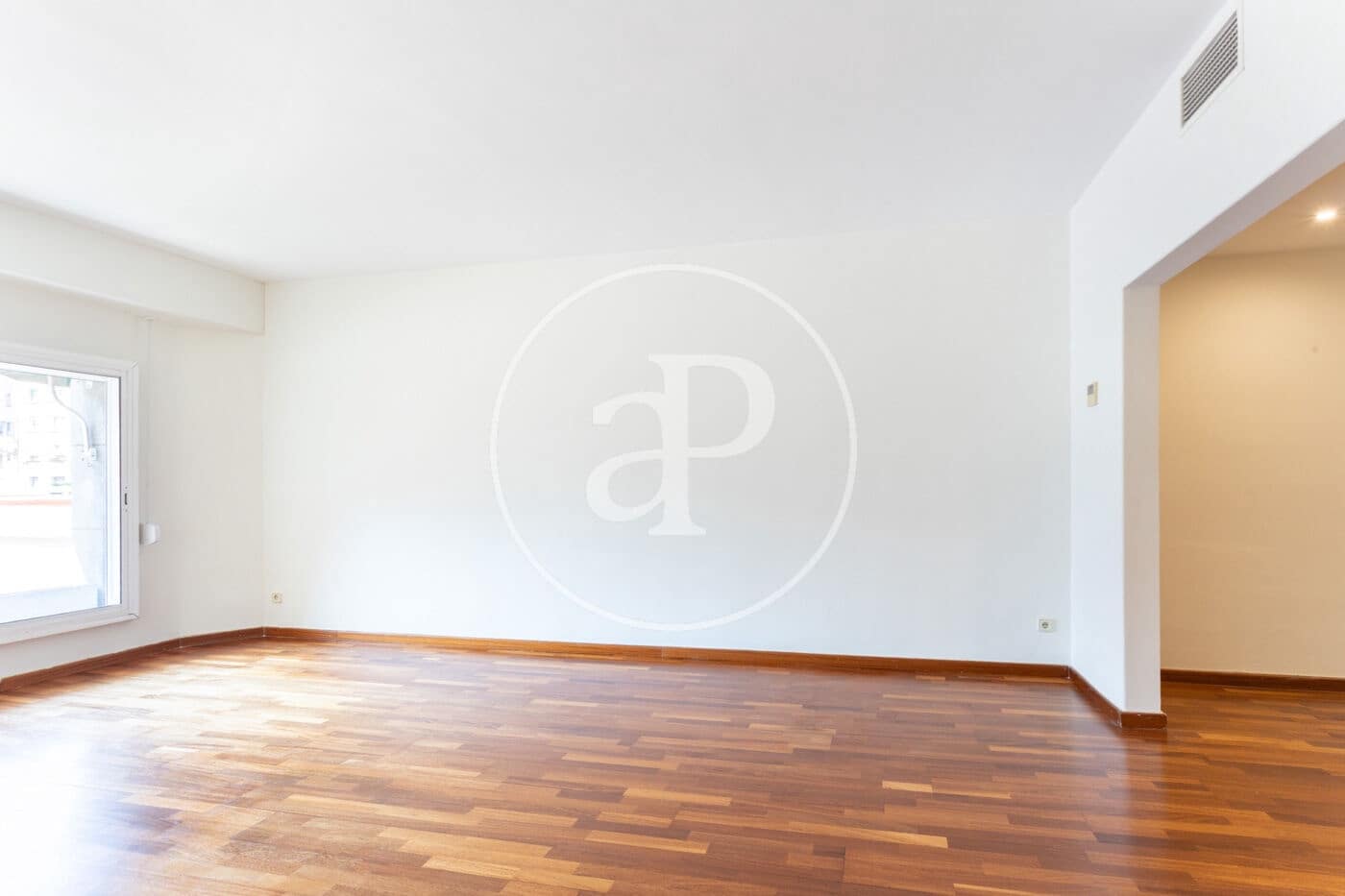 Appartement de 3 chambres à louer à Barcelone ville - 2 100 € (Ref: 9719908)