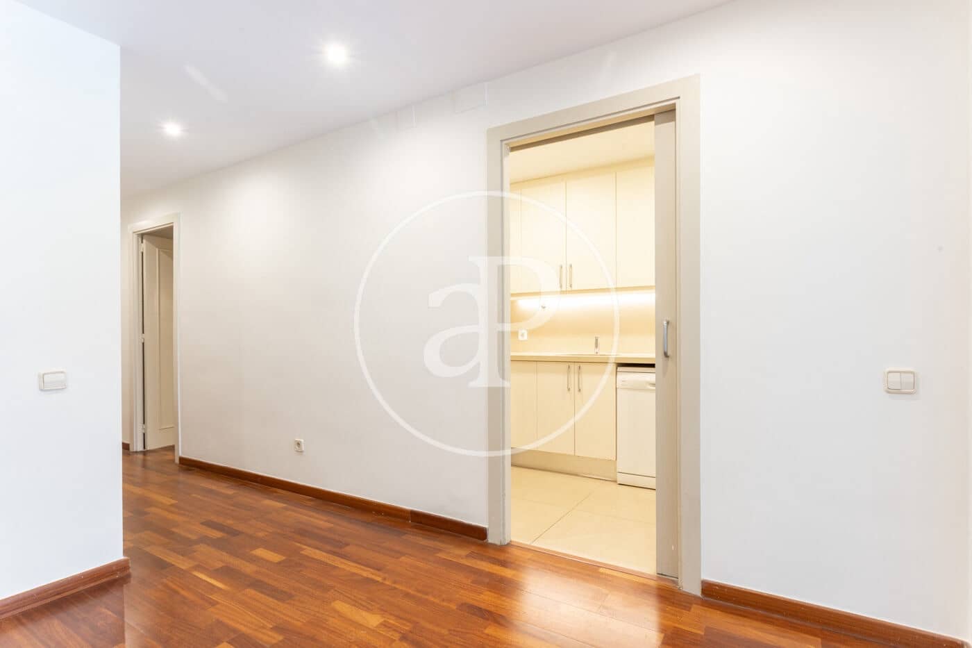Appartement de 3 chambres à louer à Barcelone ville - 2 100 € (Ref: 9719908)