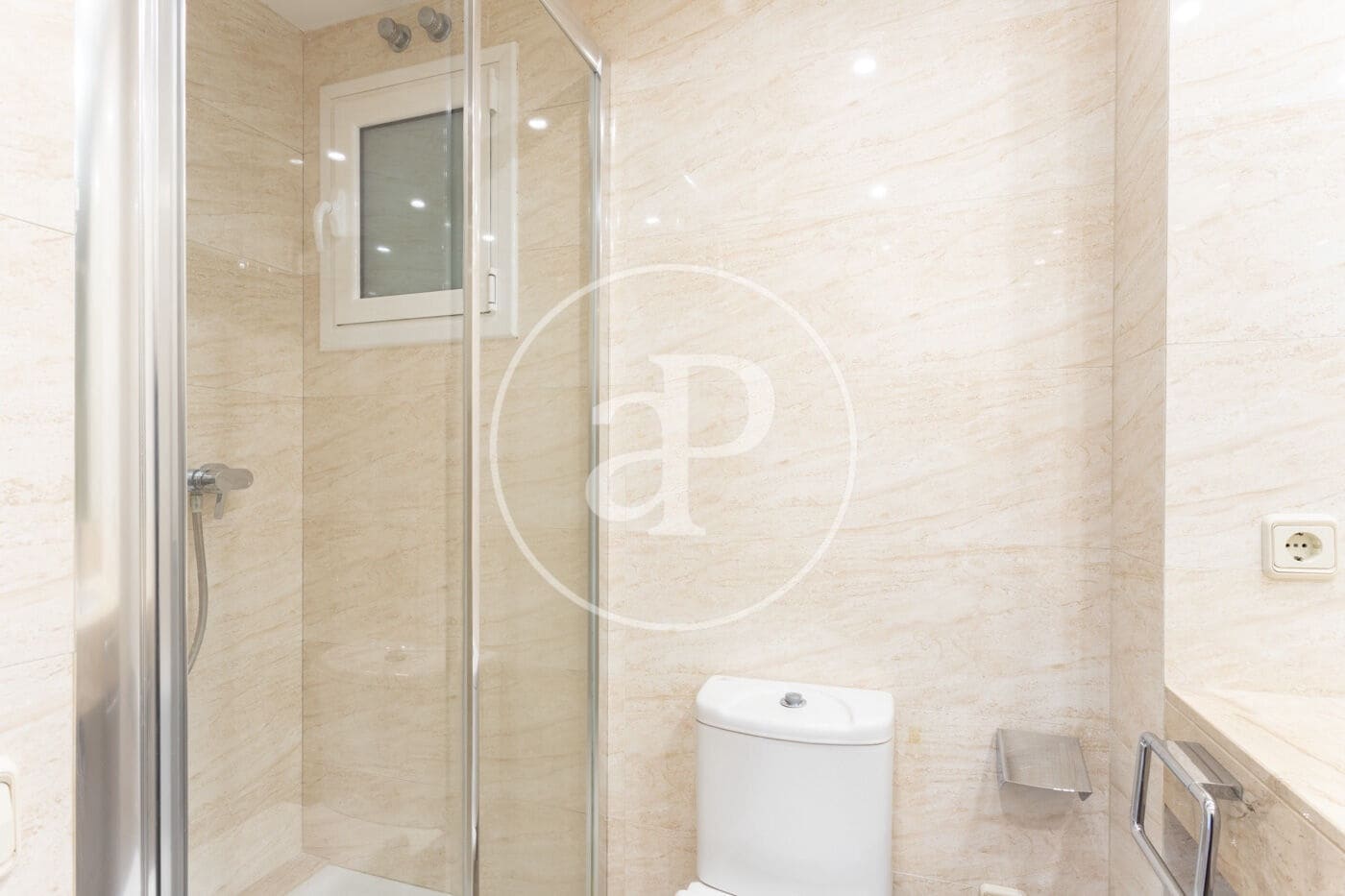 Appartement de 3 chambres à louer à Barcelone ville - 2 100 € (Ref: 9719908)