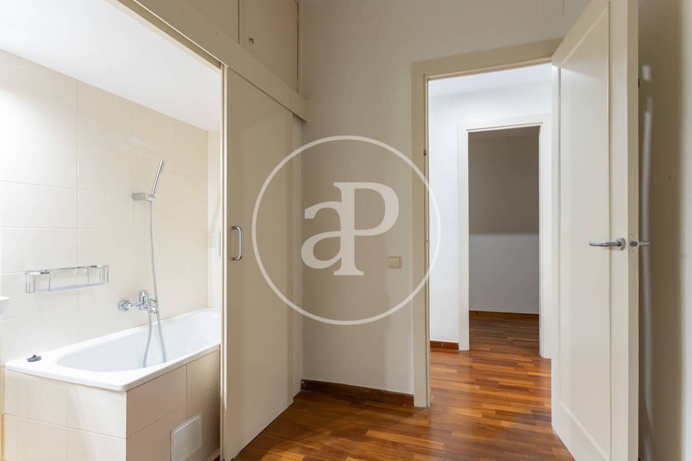 Appartement de 3 chambres à louer à Barcelone ville - 2 100 € (Ref: 9719908)