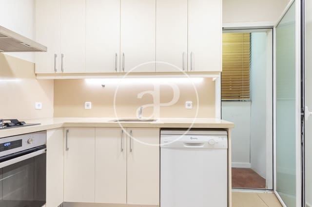 Appartement de 3 chambres à louer à Sarrià, Barcelone ville - 2 100 € (Ref: 9719908)