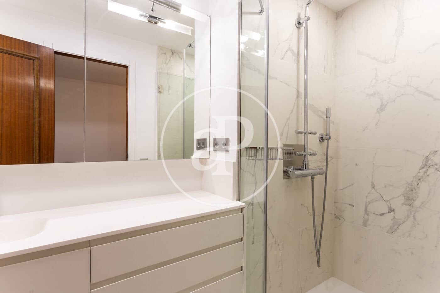 Appartement de 4 chambres à louer à Barcelone ville - 4 000 € (Ref: 9732083)