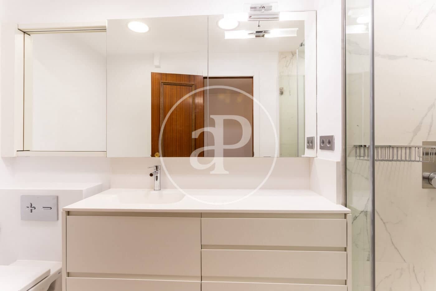 Appartement de 4 chambres à louer à Barcelone ville - 4 000 € (Ref: 9732083)