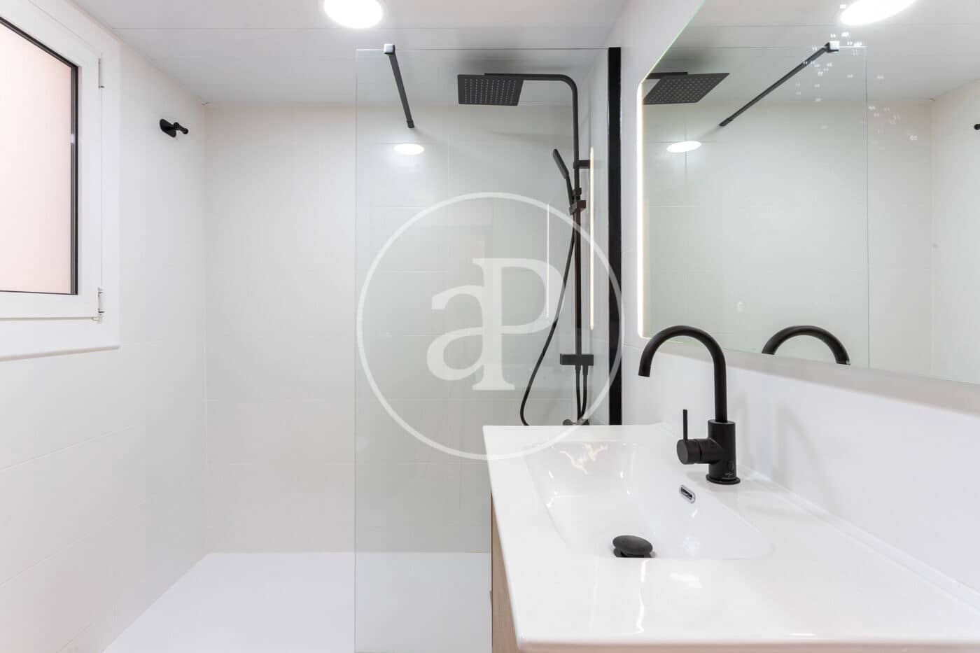 Appartement de 4 chambres à louer à Barcelone ville - 4 000 € (Ref: 9732083)