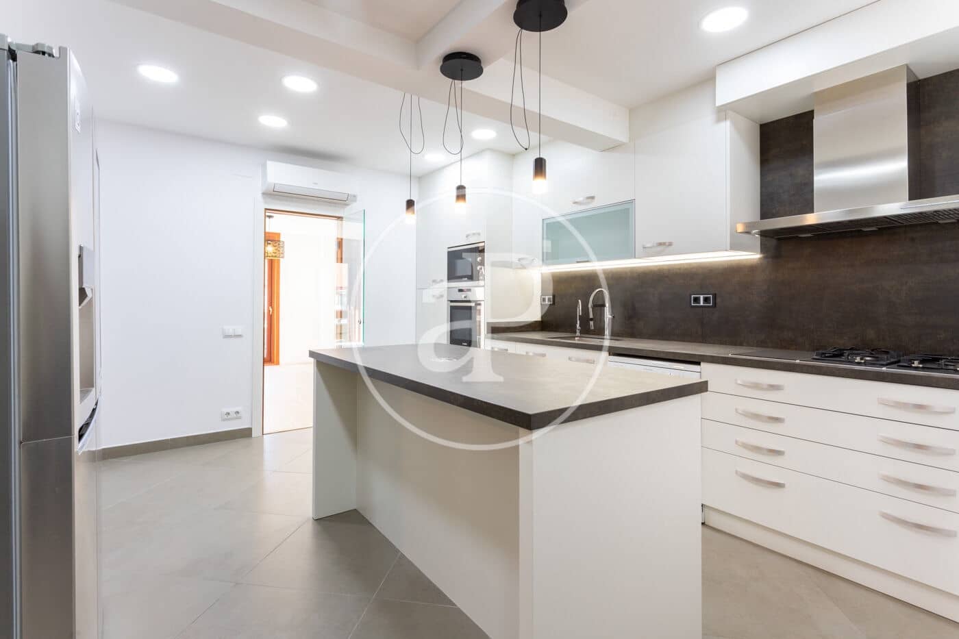 Appartement de 4 chambres à louer à Barcelone ville - 4 000 € (Ref: 9732083)