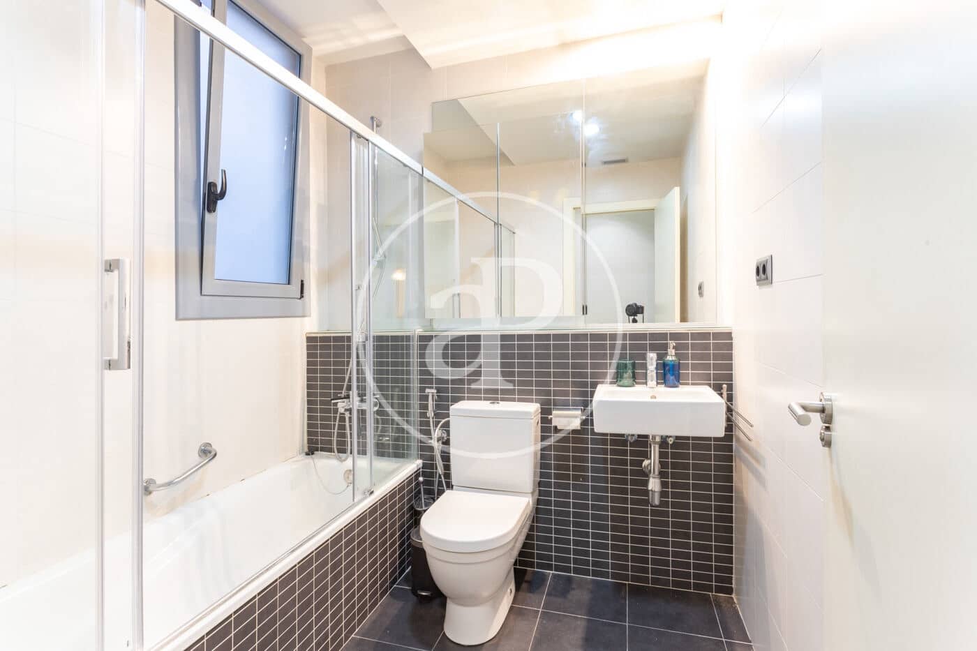 2 bedroom Apartment for rent in Barcelona city - € 2,600 (Ref: 9732084)