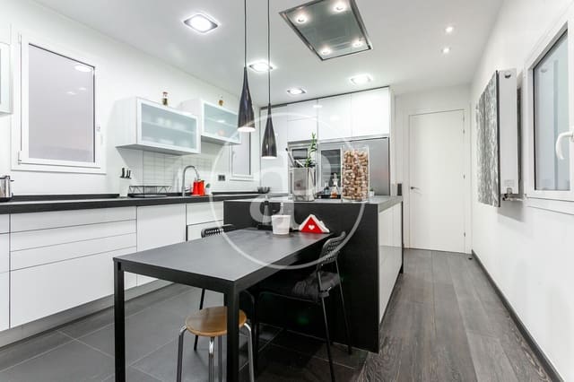Apartamento de 3 habitaciones en La Nova Esquerra de L'Eixample, Barcelona ciudad en venta - 769.000 € (Ref: 9735577)