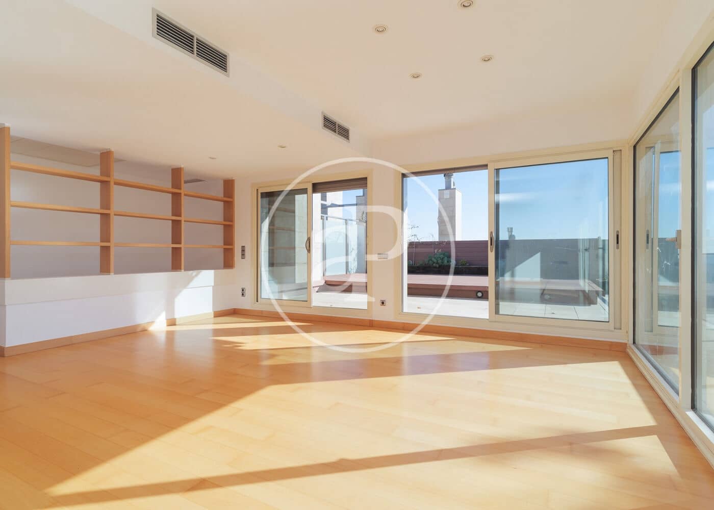 Ático de 3 habitaciones en Barcelona ciudad en venta con piscina - 1.800.000 € (Ref: 9738544)