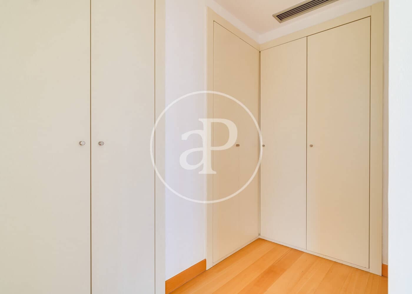 Ático de 3 habitaciones en Barcelona ciudad en venta con piscina - 1.800.000 € (Ref: 9738544)