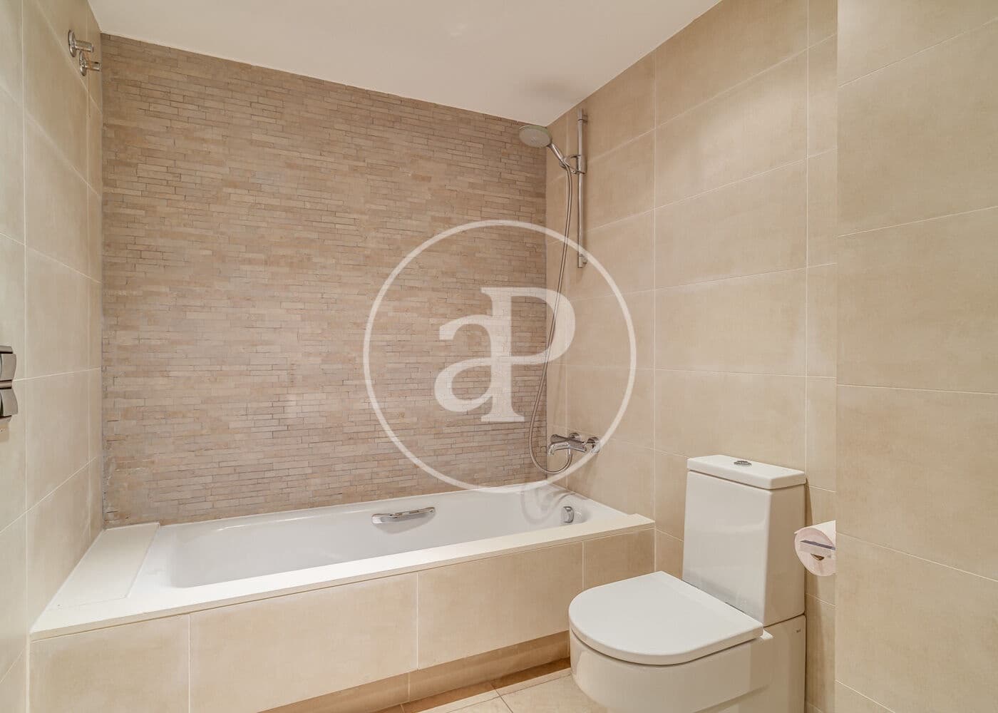 Ático de 3 habitaciones en Barcelona ciudad en venta con piscina - 1.800.000 € (Ref: 9738544)