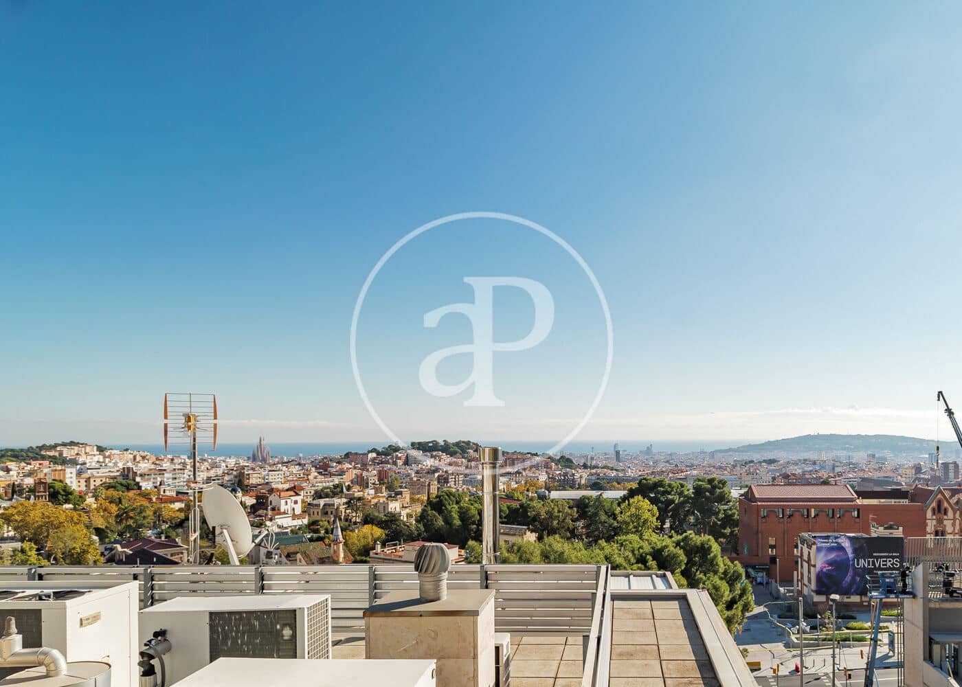 Ático de 3 habitaciones en Barcelona ciudad en venta con piscina - 1.800.000 € (Ref: 9738544)
