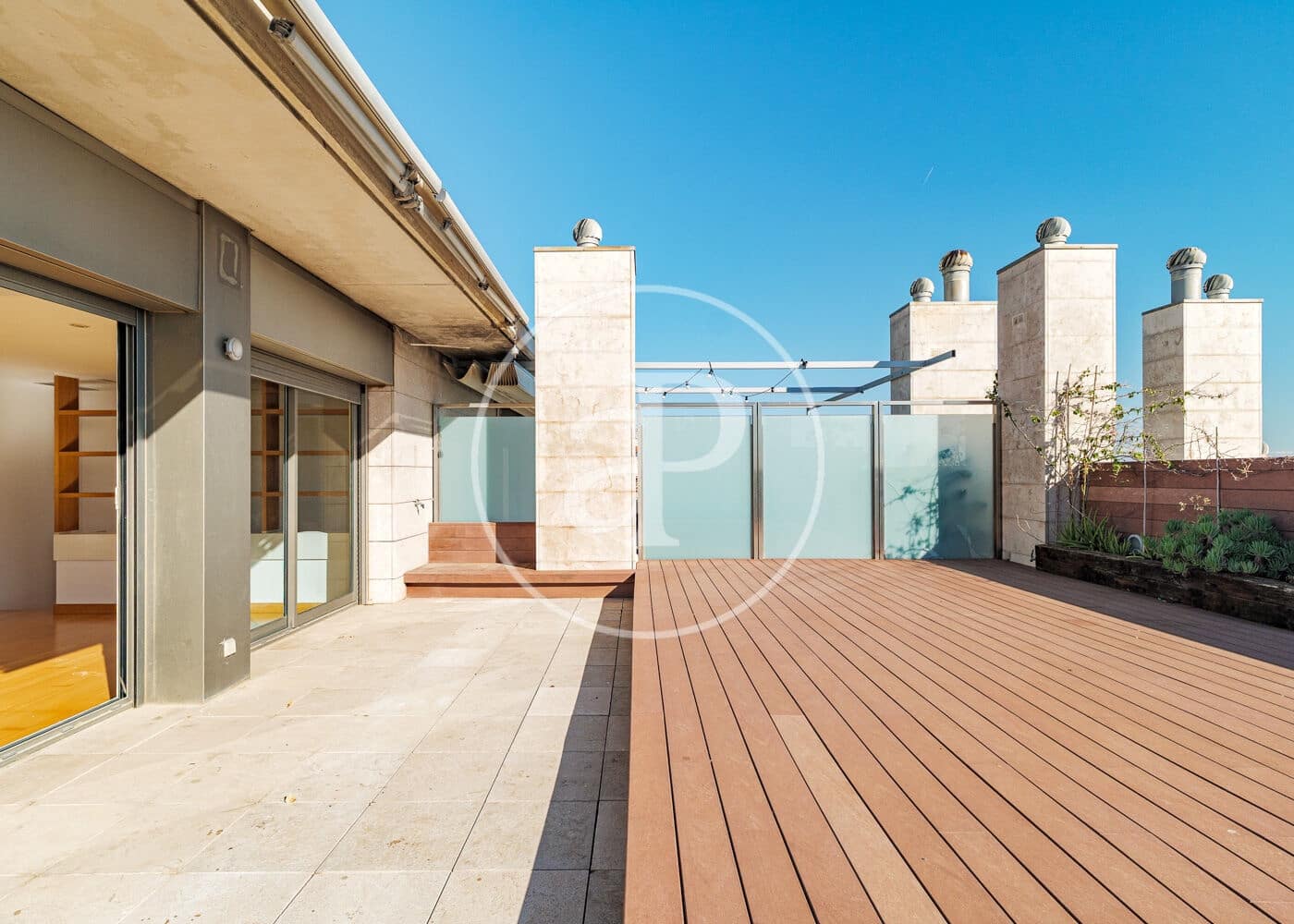 Ático de 3 habitaciones en Barcelona ciudad en venta con piscina - 1.800.000 € (Ref: 9738544)