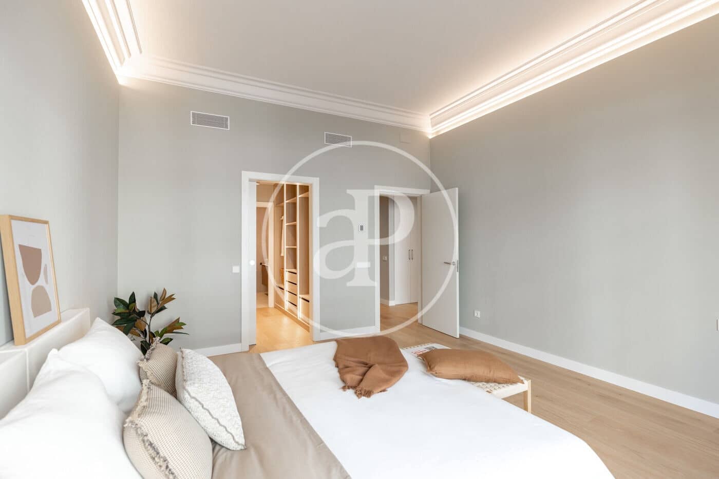 5 bedroom Apartment for sale in Barcelona city - € 2,150,000 (Ref: 9738545)