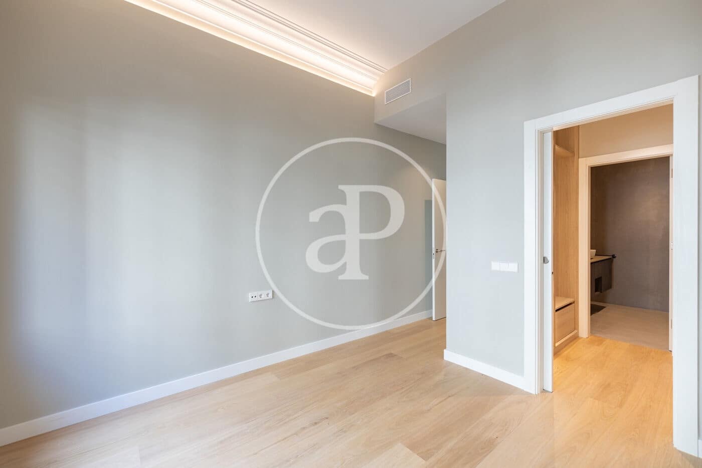 5 bedroom Apartment for sale in Barcelona city - € 2,150,000 (Ref: 9738545)