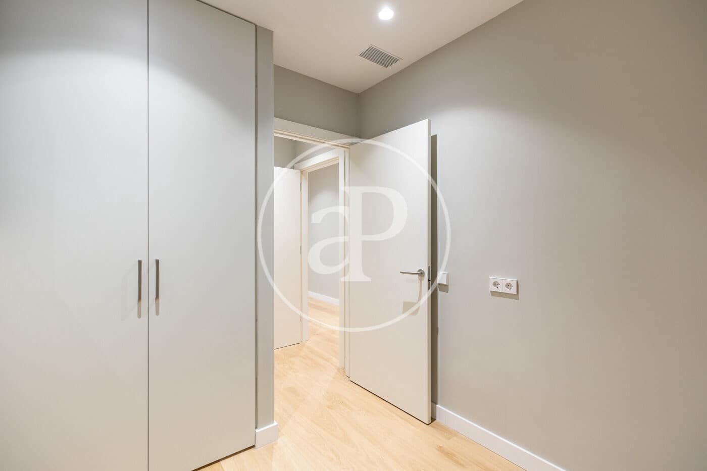 5 bedroom Apartment for sale in Barcelona city - € 2,150,000 (Ref: 9738545)