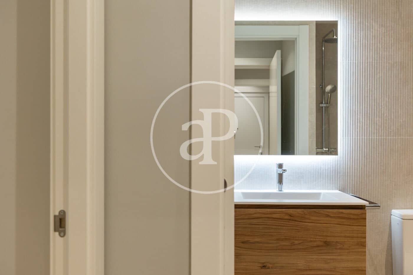 5 bedroom Apartment for sale in Barcelona city - € 2,150,000 (Ref: 9738545)