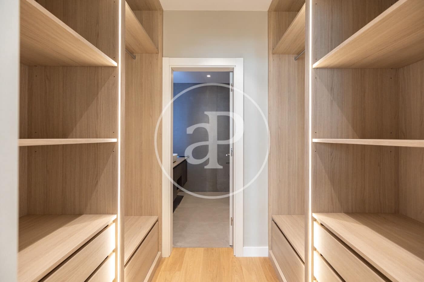 5 bedroom Apartment for sale in Barcelona city - € 2,150,000 (Ref: 9738545)