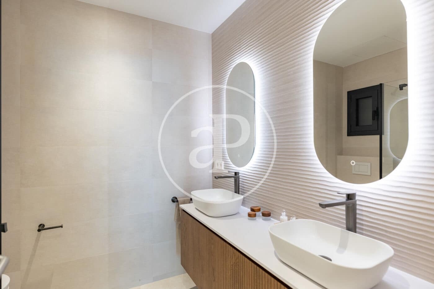 5 bedroom Apartment for sale in Barcelona city - € 2,150,000 (Ref: 9738545)