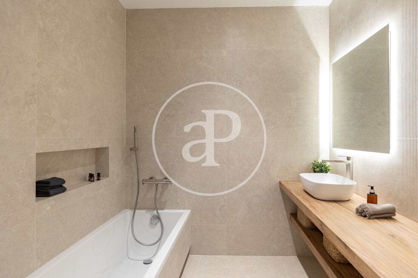 5 bedroom Apartment for sale in Barcelona city - € 2,150,000 (Ref: 9738545)