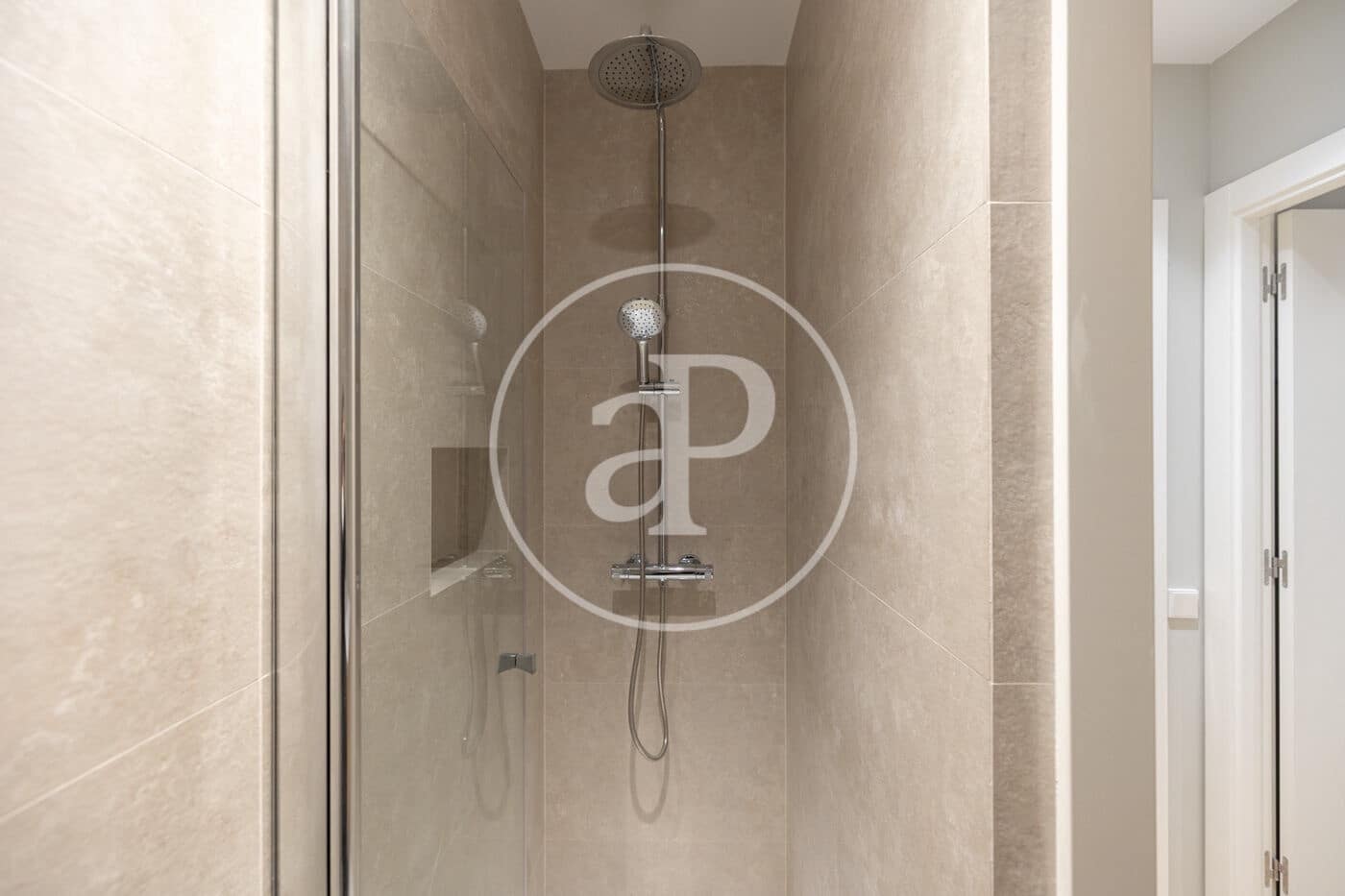 5 bedroom Apartment for sale in Barcelona city - € 2,150,000 (Ref: 9738545)