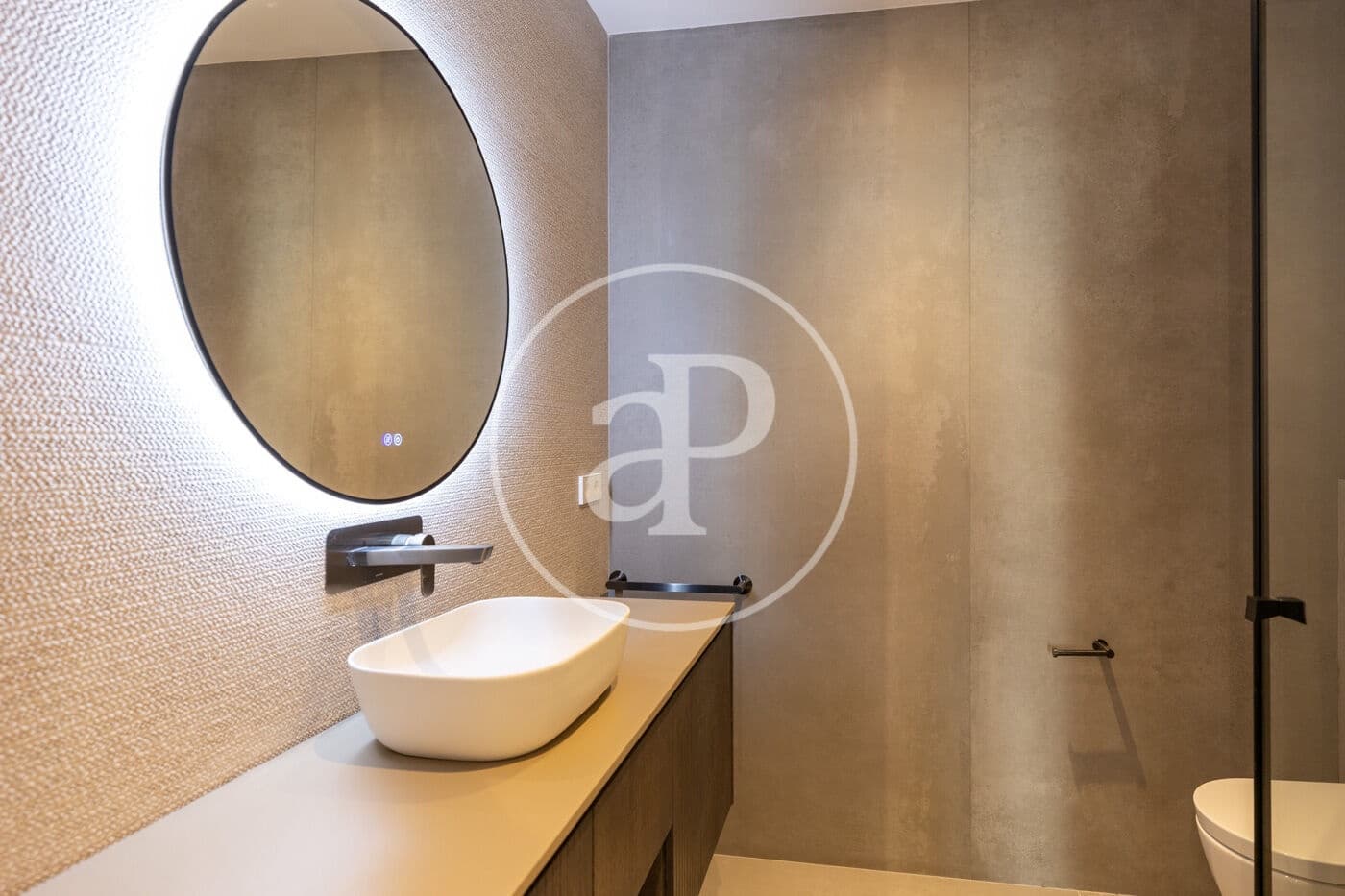 5 bedroom Apartment for sale in Barcelona city - € 2,150,000 (Ref: 9738545)