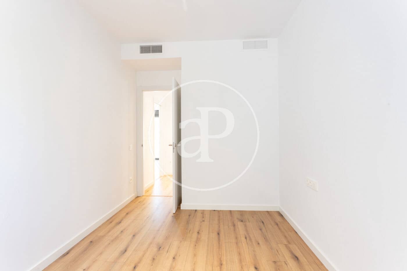 Apartamento de 2 habitaciones en Barcelona ciudad en alquiler - 2.200 € (Ref: 9741725)