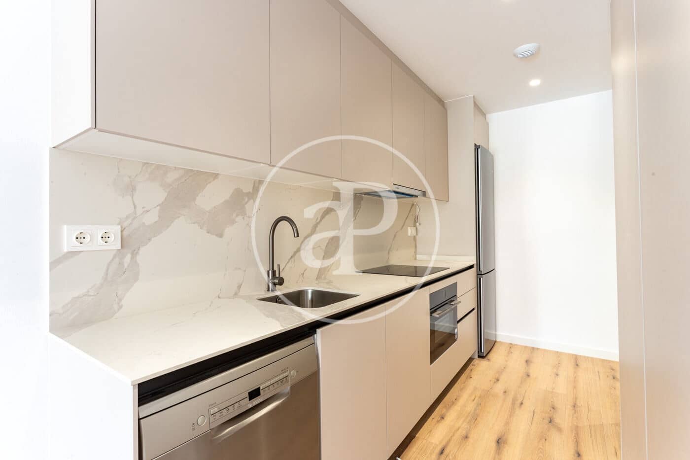 Apartamento de 2 habitaciones en Barcelona ciudad en alquiler - 2.200 € (Ref: 9741725)