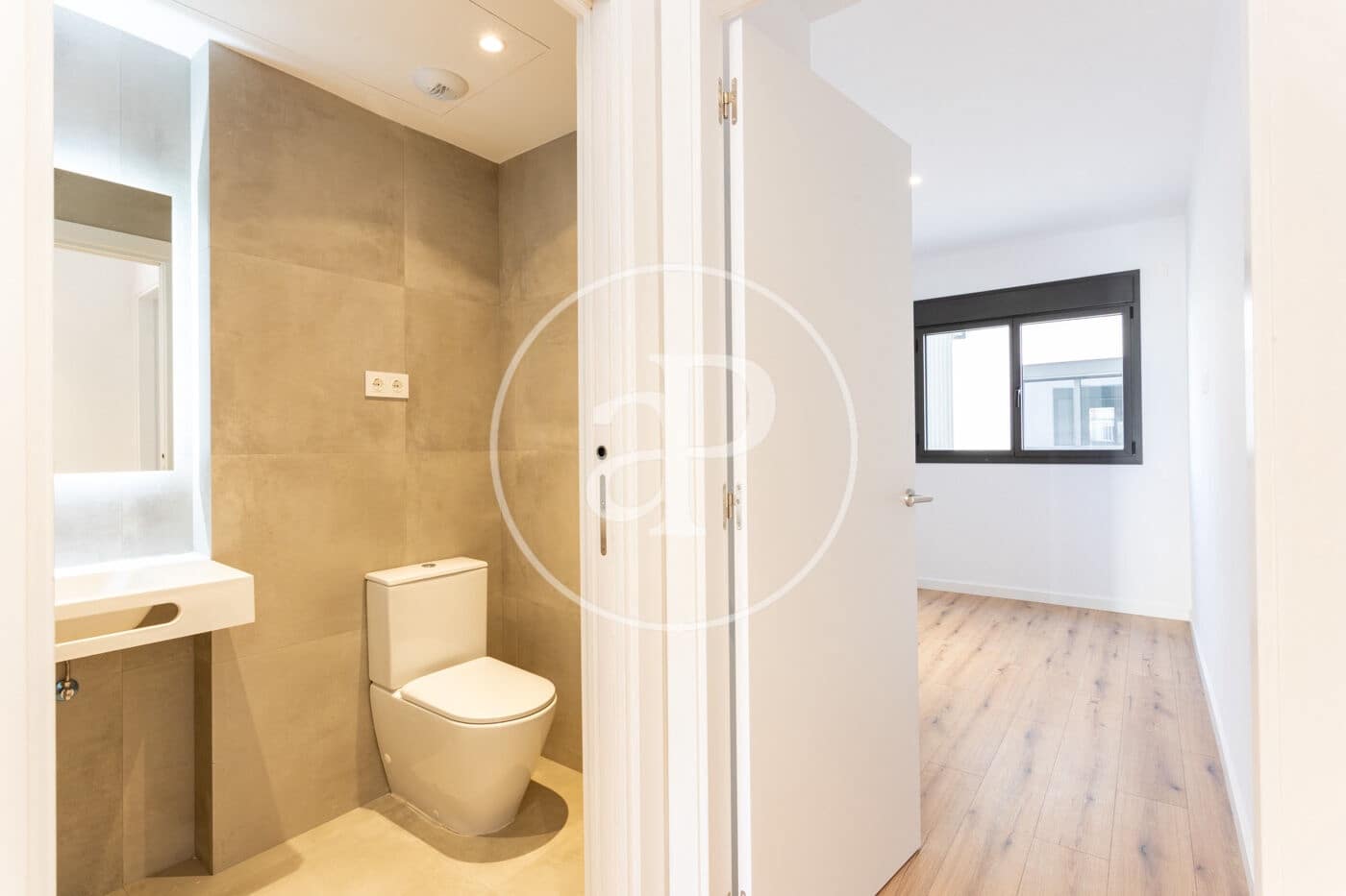 Apartamento de 2 habitaciones en Barcelona ciudad en alquiler - 2.200 € (Ref: 9741725)