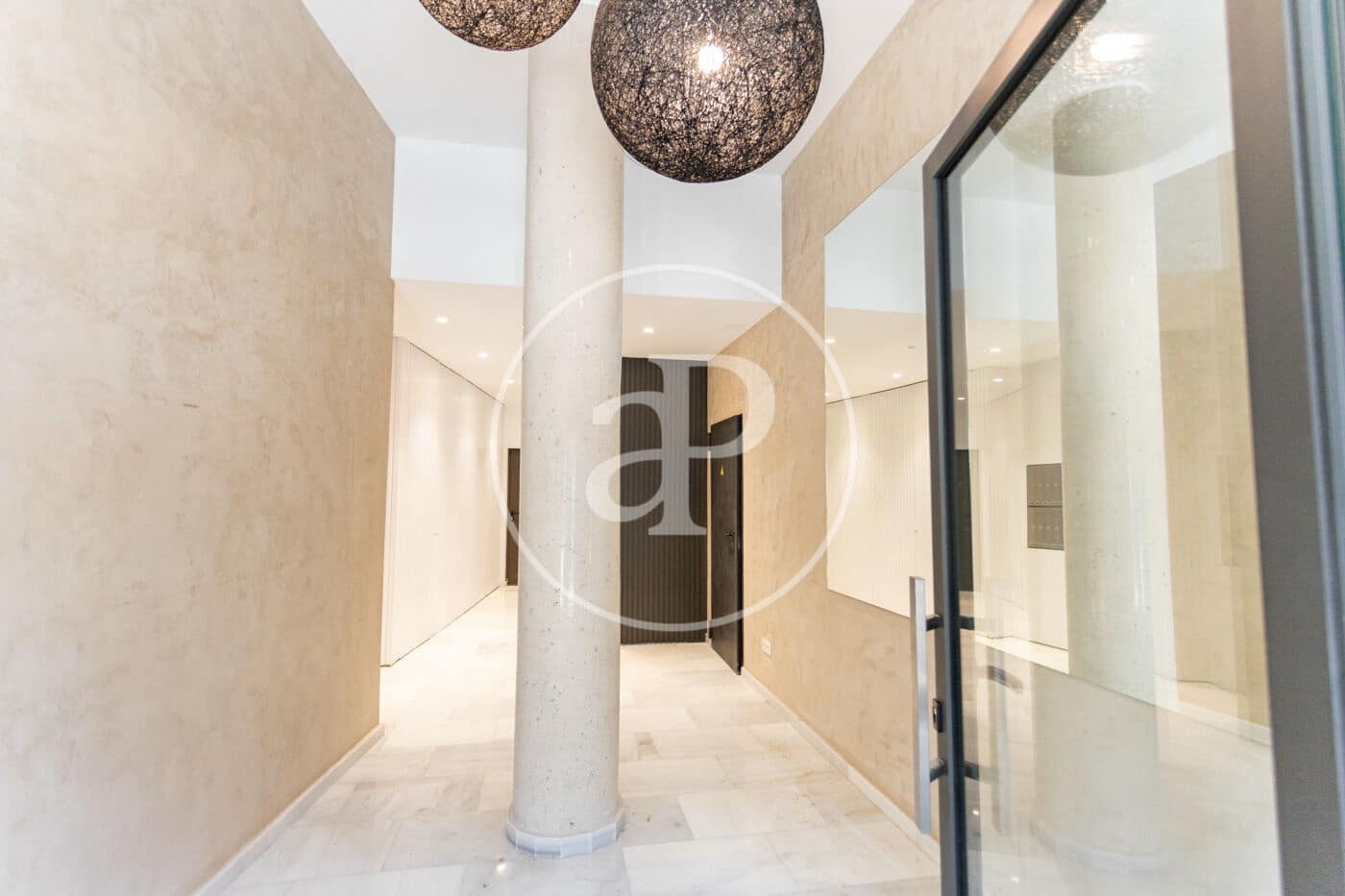 Apartamento de 2 habitaciones en Barcelona ciudad en alquiler - 2.200 € (Ref: 9741725)