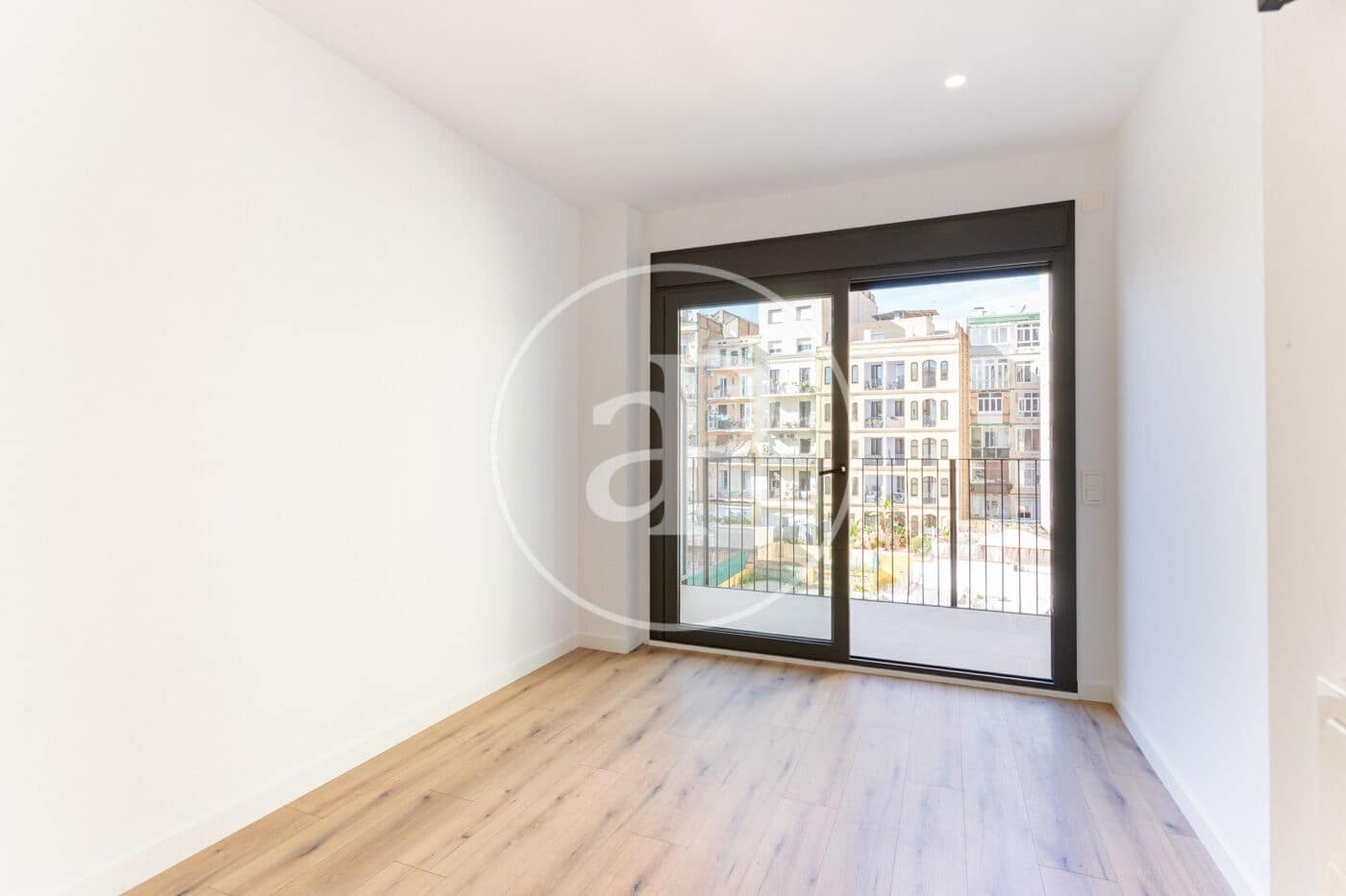 Apartamento de 2 habitaciones en Barcelona ciudad en alquiler - 2.200 € (Ref: 9741725)