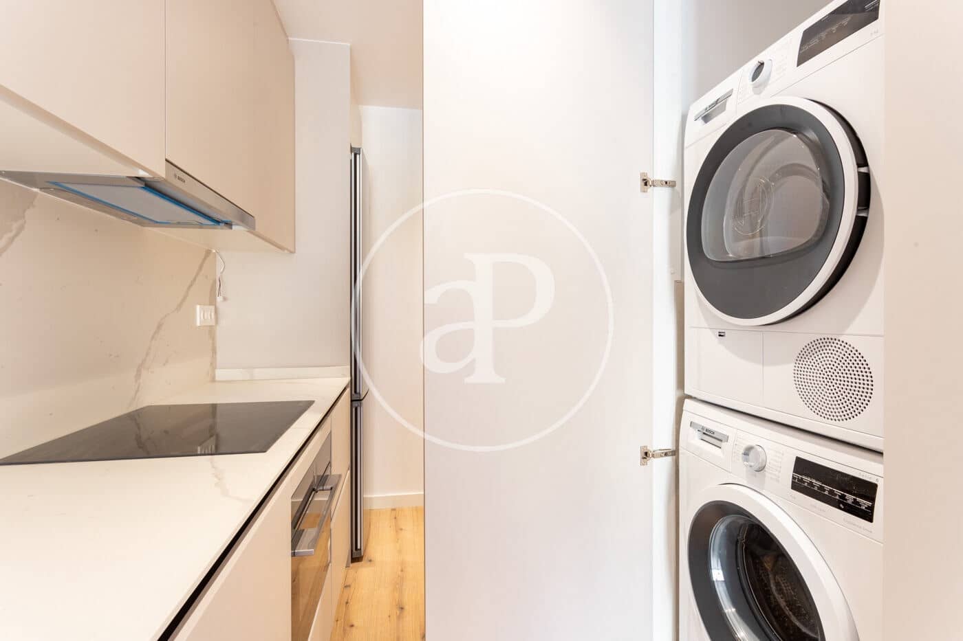 Apartamento de 2 habitaciones en Barcelona ciudad en alquiler - 2.200 € (Ref: 9741725)