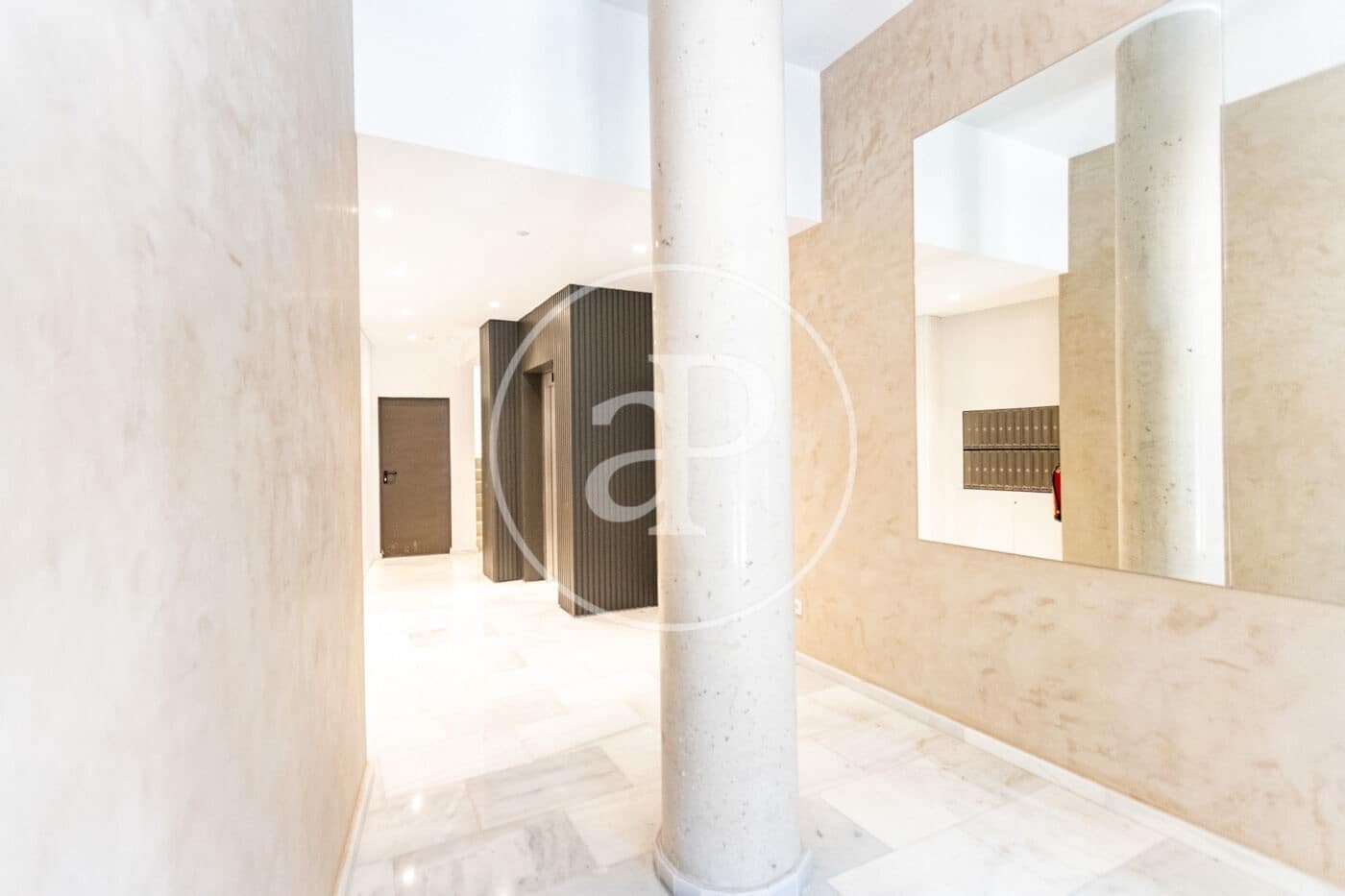 Apartamento de 2 habitaciones en Barcelona ciudad en alquiler - 2.200 € (Ref: 9741725)