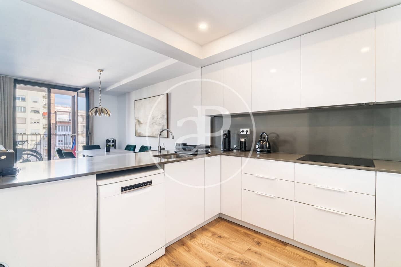 3 bedroom Apartment for rent in Barcelona city - € 4,900 (Ref: 9741726)